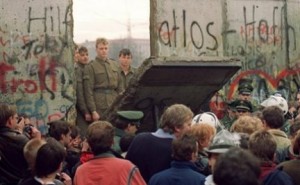 Chute du mur de Berlin, novembre 1989. (Photo: inconnu)