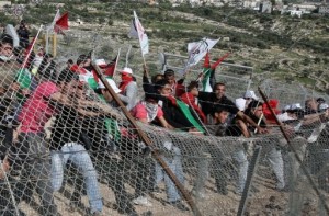 Manifestation contre le mur à Bil'in. (Photo: inconnu)