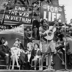 Joan Baez à Trafalgar Square, en 1965. (Photo: inconnu)