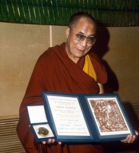 En 1989, le Dalai Lama a reçu le prix Nobel de la paix pour ses efforts de résolution nonviolente des conflits au Tibet. (Photo: inconnu)