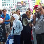 Manifestation en 2004 par Christian Peacemaker Teams à l'extérieur des bureaux de Toronto du Service canadien du renseignement de sécurité (SCRS). (source: CC-BY-SA)