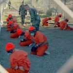 Détenus de Guantanamo Bay, camp X-Ray, le 11 janvier 2002. (Photo: officier de 1ère classe Shane T. McCoy, de la marine am.ricaine)