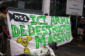 Action du collectif "Non au missile m51" en septembre 2007. (Photo: Guillaume de Crop)