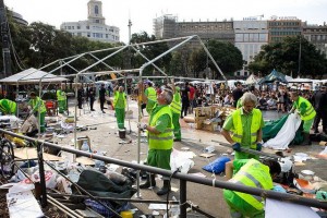 "Nettoyage" de la Place de Catalunya. (Photo: Vincenzo Rigogliuso)