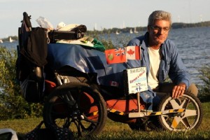 Jean Béliveau au bord du lac Ontario. (Photo: inconnu)