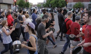 Manifestation de casseroles contre la loi spéciale. (Photo: A. Guedon)