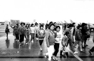 L'action non-violente du peuple Innu pour le Nitassinan; contre les vols à Basse altitude de chasseurs de l'OTAN, basés à Goosebay a fait l'histoire. Les autochtones ont occupés pendant plusieurs semaines les pistes, hommes, femmes enfants... (Photo: inconnu)