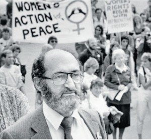 Morgentaler durant une manifestation pour la liberté de choix à Ottawa, 1983. (Photo: Paul Chiasson)