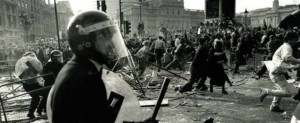 "Poll Tax Riot", Royaume-Uni, 1990. (Photo: John Harris)