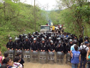 Expulsion de La Puya (Photo James Rodriguez)